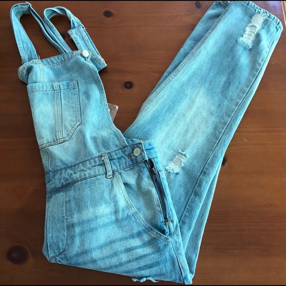 BNWT Sans Souci Distressed Denim Overalls - Small
